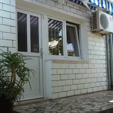 拉娜公寓酒店 *