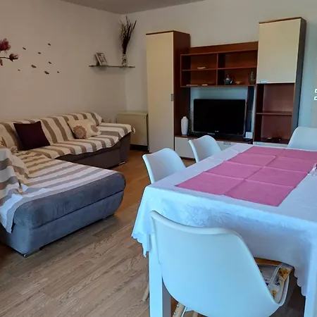 Apartment Lana Pula