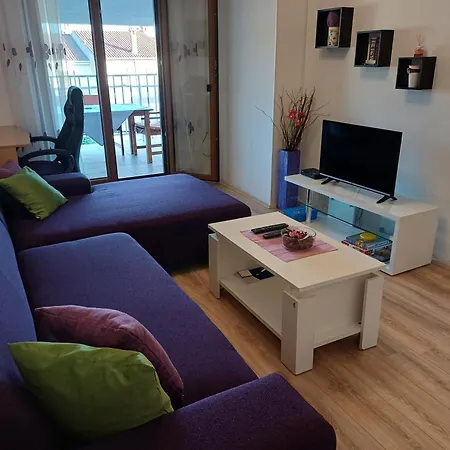 Lana Apartman *