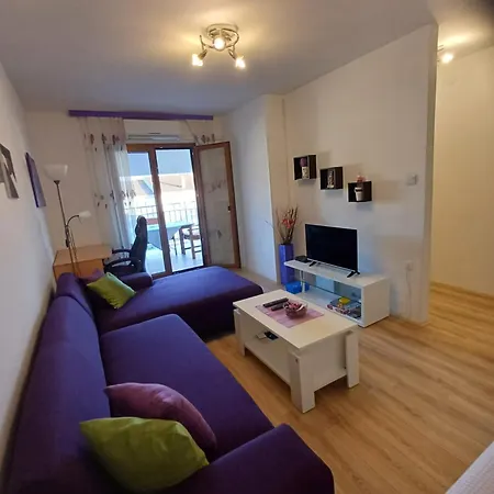 Lana Apartman