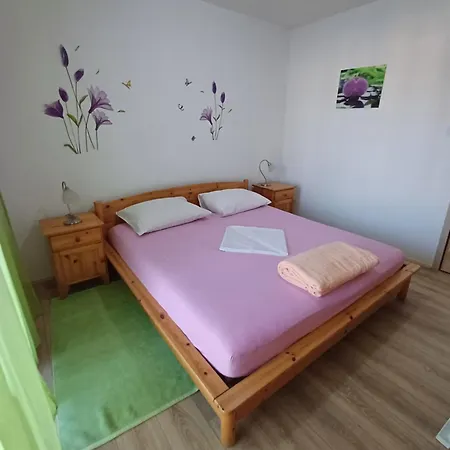 Lana Apartman Póla