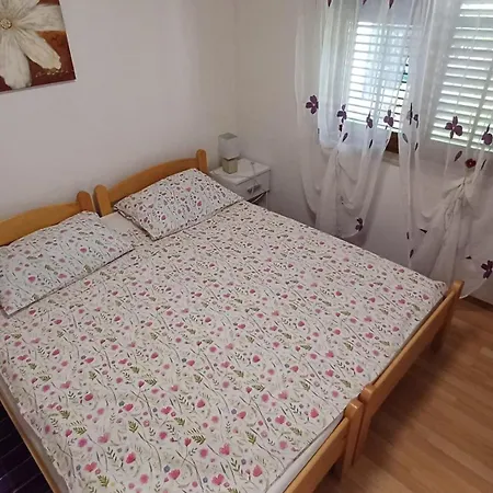 Lana Apartman Póla