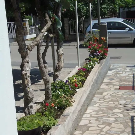 Lana Apartman Póla
